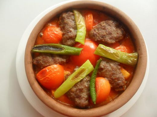 Fırında Güveçte Köfte Patates Tarifi ve Malzemeleri