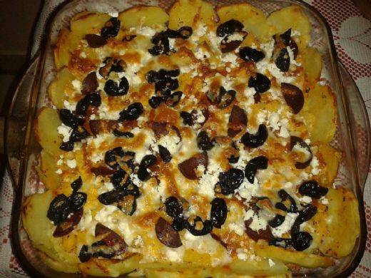 Fırında Patates Pizzası Tarifi ve Malzemeleri